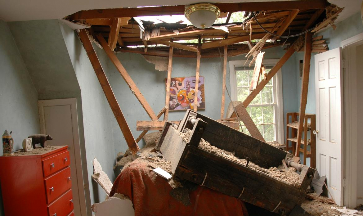 CAN I REPAIR MY ROOF MYSELF?