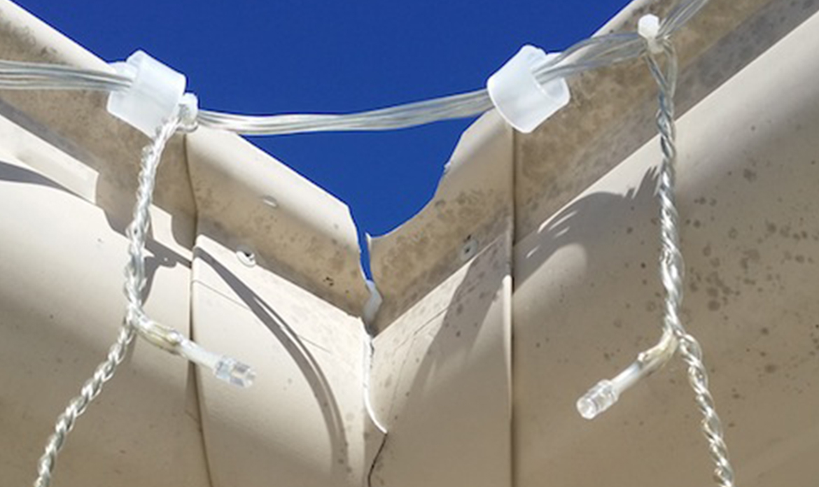 PRECAUTIONS FOR PUTTING UP CHRISTMAS LIGHTS